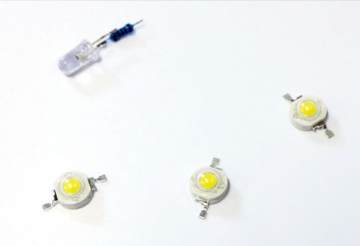 Leds 1 watt ton chaud et une led RVB 5 mm